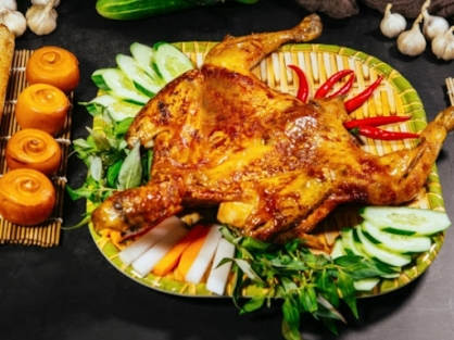 GÀ NƯỚNG MẬT ONG (TẶNG XÔI HOẶC CƠM LAM + 4 BÁNH BAO)