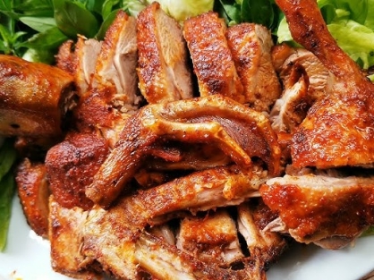VỊT NƯỚNG MUỐI ỚT (TẶNG KÈM 3 BÁNH MÌ)